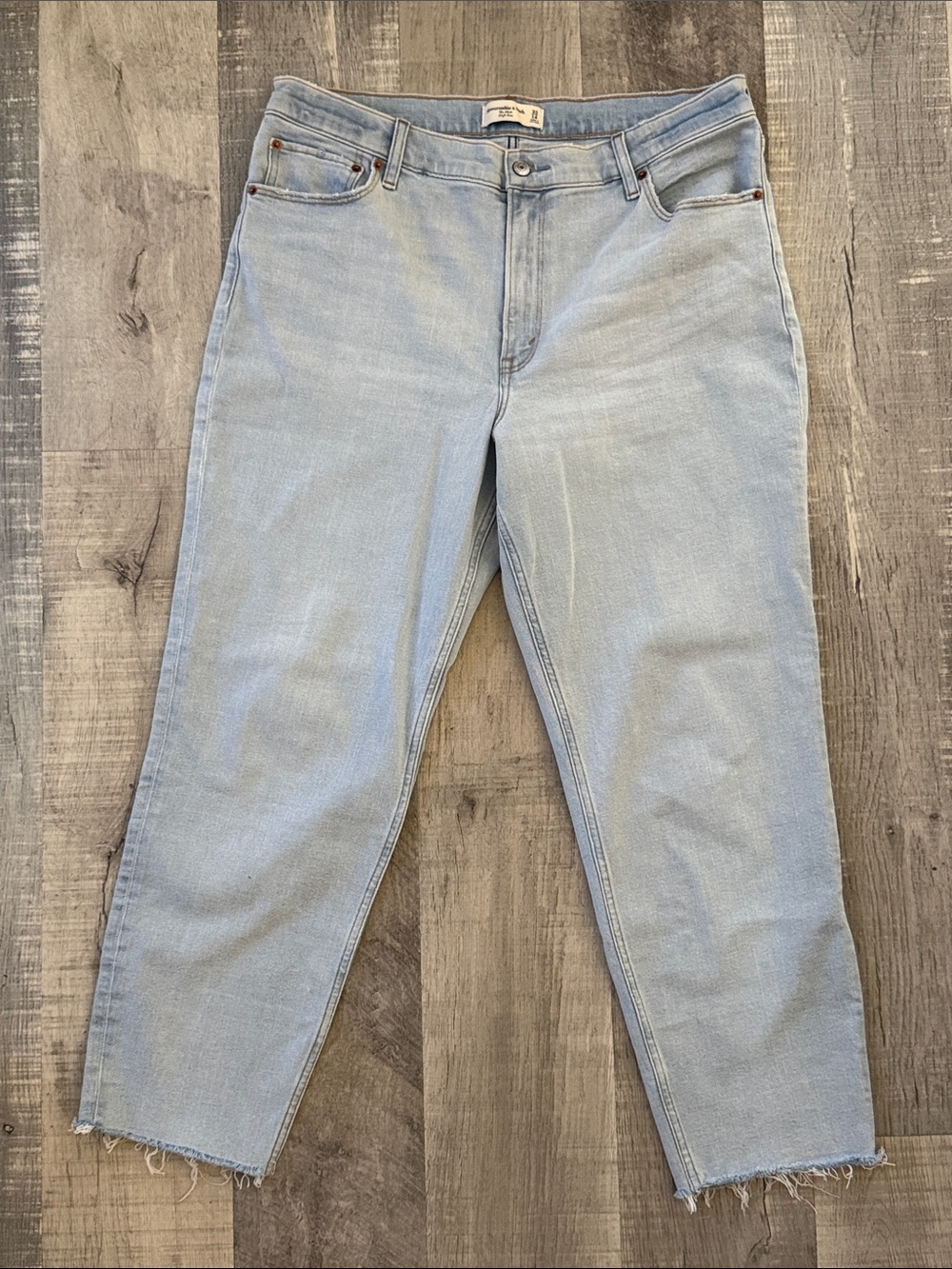 Abercrombie & Fitch Light THE MOM HIGH RISE